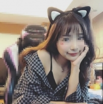 裴娜163/D罩杯/23歲 臉蛋氣質優 聲音很甜美 修長細直的美腿...