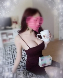 言言 164cm/47kg/Fcup/25歲   自己經營一家小服飾店 無敵波霸