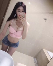【莎拉 163cm-45kg-Dcup-23歲-】  喜歡穿黑色絲襪+小包裙 小短...