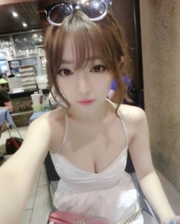 大眼萌妹小隻馬  身體嬌小玲瓏~ 身材密碼：155cm/ 40kg/C+
