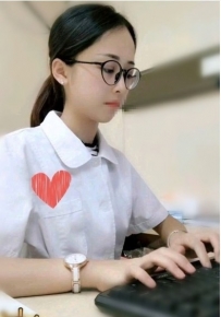 清純實習小護士 外貌漂亮~ 條件優，  第一次下海有點緊張...