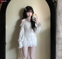 小茵 158 48kg B+ 20歲 小隻馬幼齒款，臉蛋清新甜美